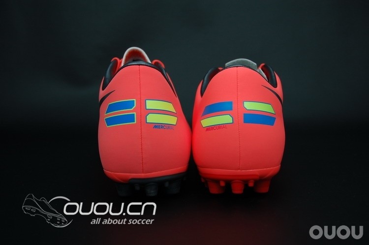 请问这些球星脚下白色的是袜套还是绷带或者是护踝啊?有朋友买过么?