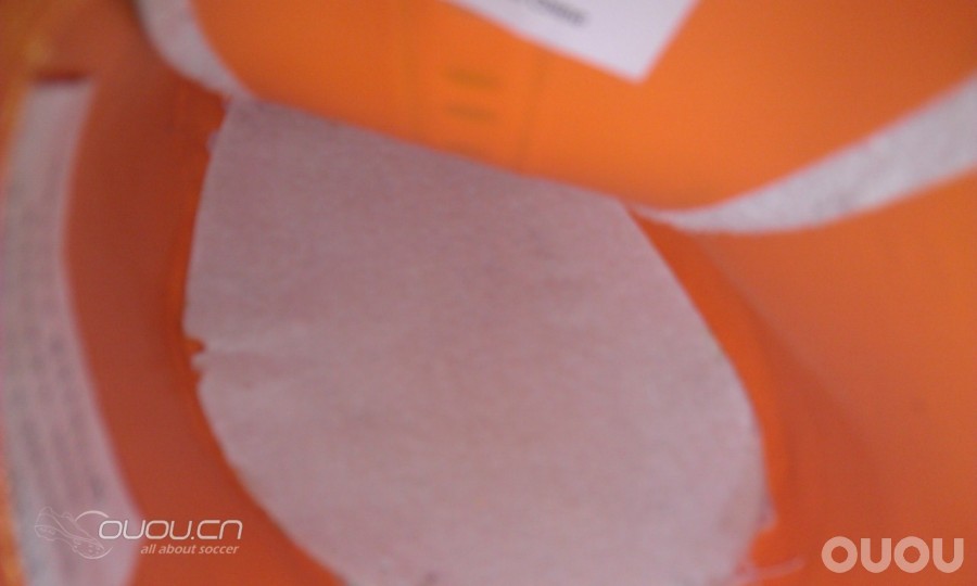 门迪和金庞贝展示了阿迪达斯世界杯版Glitch 18足球鞋