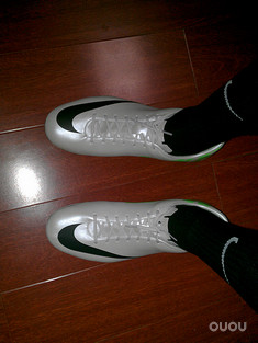 请教一下亚瑟士2002的大鞋舌有什么用?