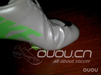 请教一下亚瑟士2002的大鞋舌有什么用?