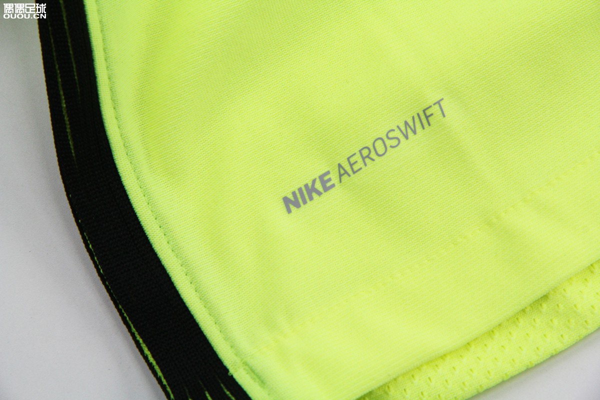 技术升级--Nike Strike Aeroswift 足球训练服套装