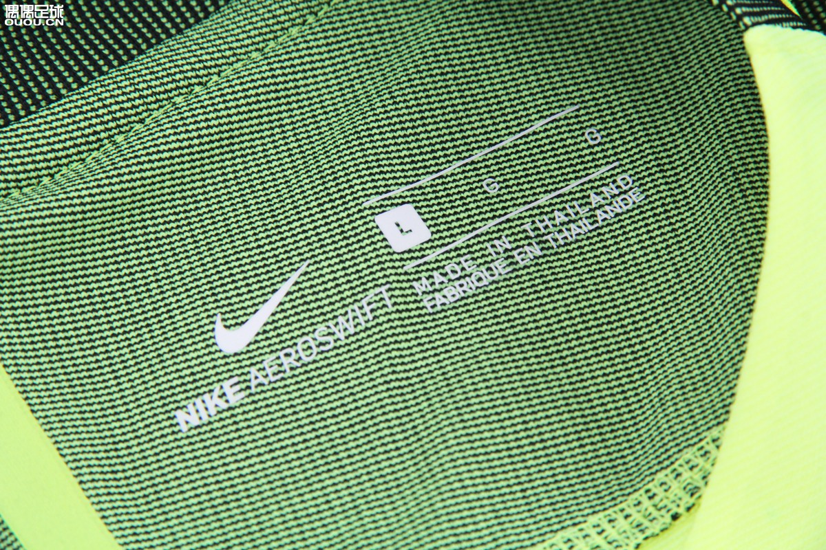 技术升级--Nike Strike Aeroswift 足球训练服套装