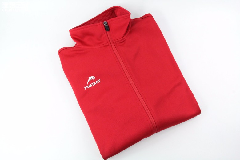 足球训练外套会偏短吗,足球训练服品牌有哪些