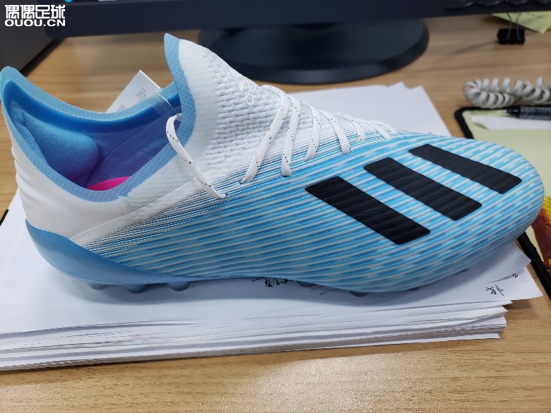 请群内大神帮鉴定下刚买的adidas足球鞋x19.1-fu7040