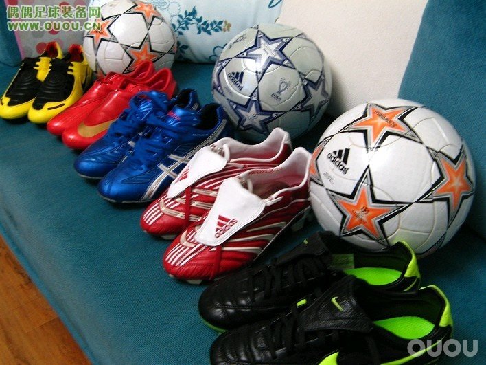 林林总总的鞋子,很乱,大家随便看看。