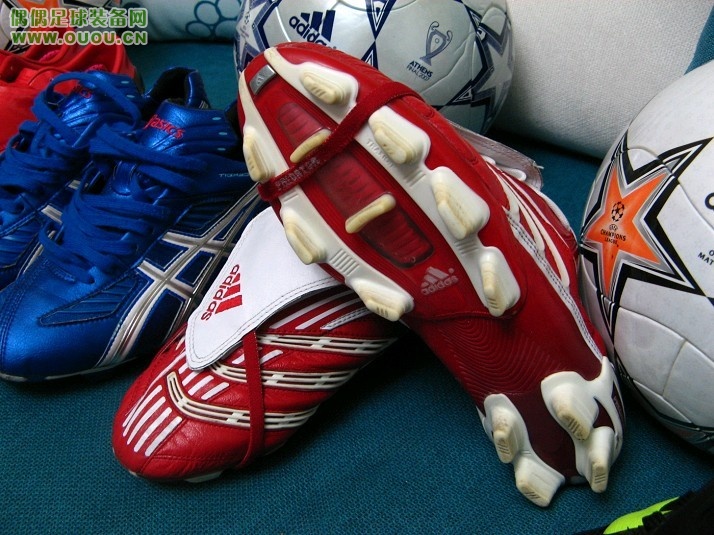 林林总总的鞋子,很乱,大家随便看看。