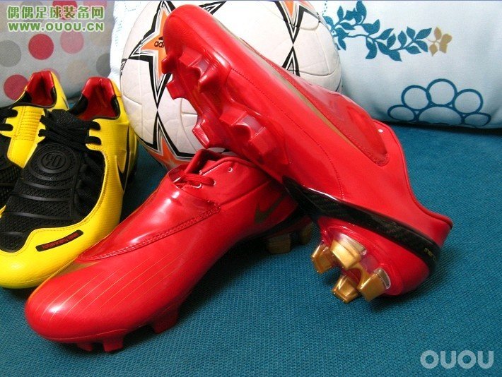 林林总总的鞋子,很乱,大家随便看看。