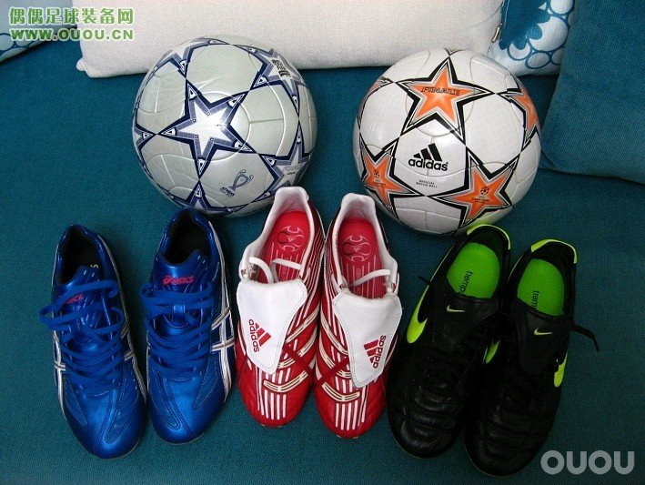 林林总总的鞋子,很乱,大家随便看看。