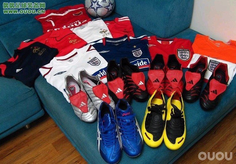 林林总总的鞋子,很乱,大家随便看看。