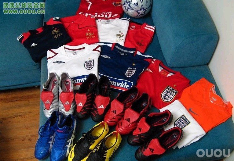 林林总总的鞋子,很乱,大家随便看看。