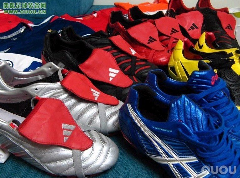 林林总总的鞋子,很乱,大家随便看看。