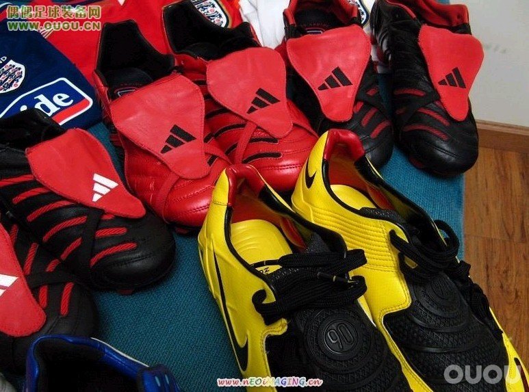 林林总总的鞋子,很乱,大家随便看看。