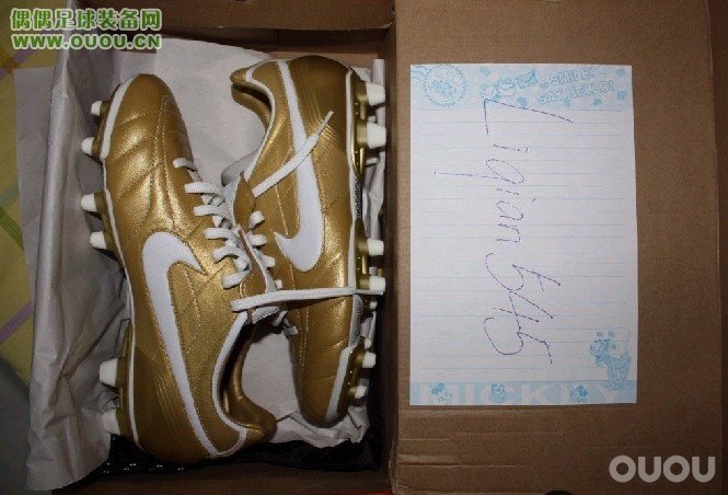 林林总总的鞋子,很乱,大家随便看看。