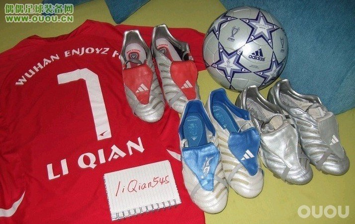 林林总总的鞋子,很乱,大家随便看看。