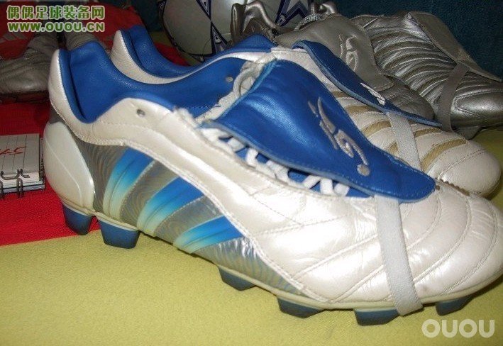 林林总总的鞋子,很乱,大家随便看看。