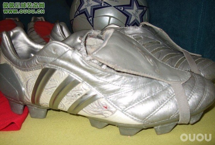 林林总总的鞋子,很乱,大家随便看看。