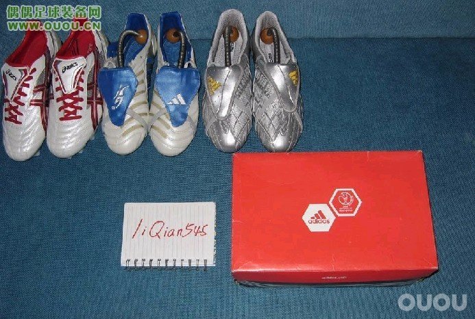 林林总总的鞋子,很乱,大家随便看看。