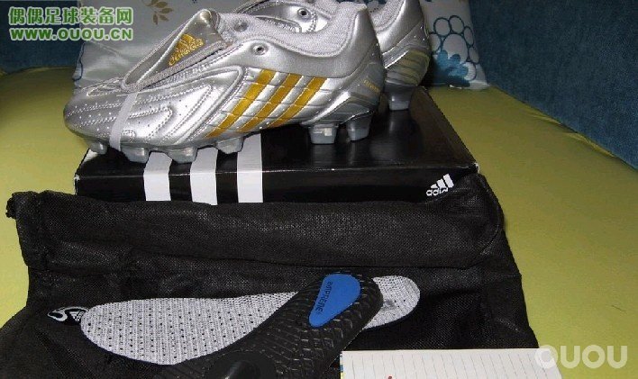 林林总总的鞋子,很乱,大家随便看看。