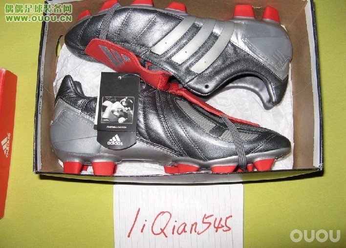 林林总总的鞋子,很乱,大家随便看看。