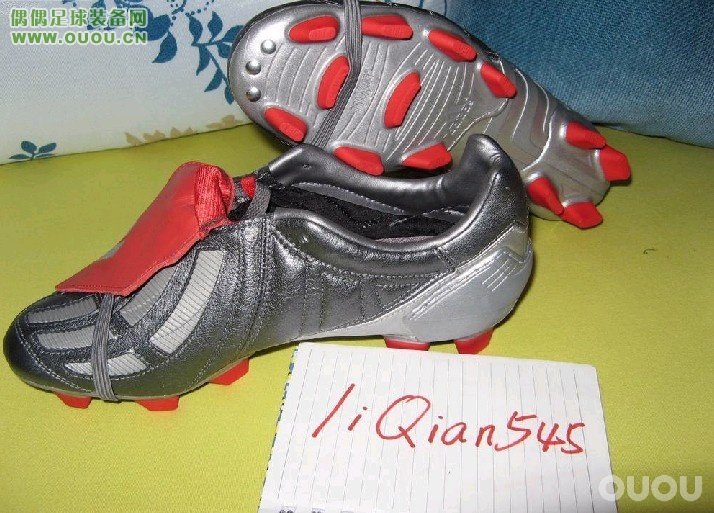 林林总总的鞋子,很乱,大家随便看看。