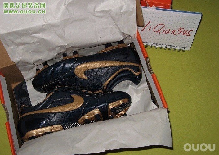 林林总总的鞋子,很乱,大家随便看看。