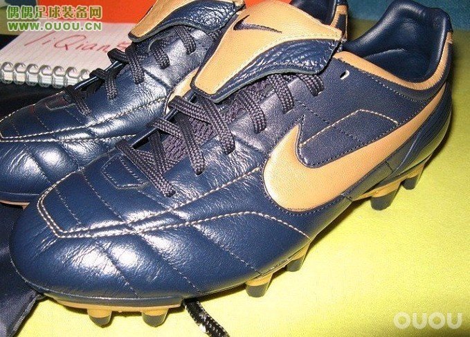 林林总总的鞋子,很乱,大家随便看看。