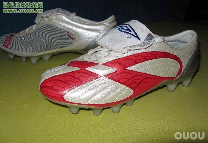 林林总总的鞋子,很乱,大家随便看看。