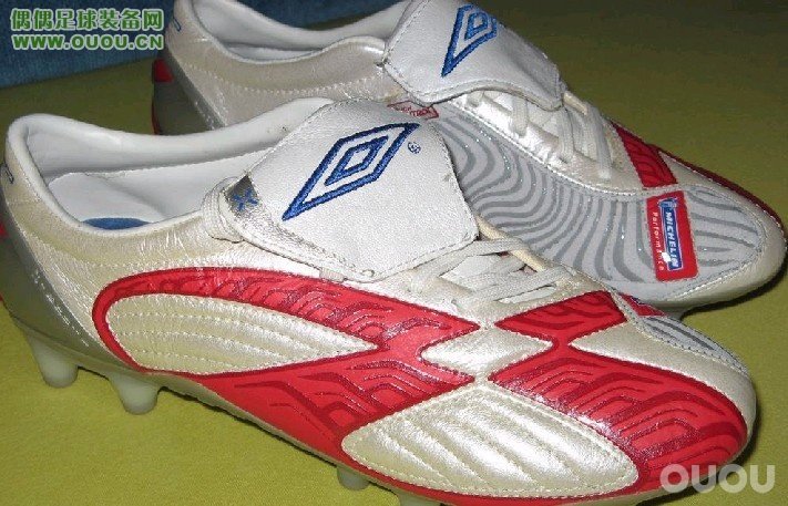 林林总总的鞋子,很乱,大家随便看看。