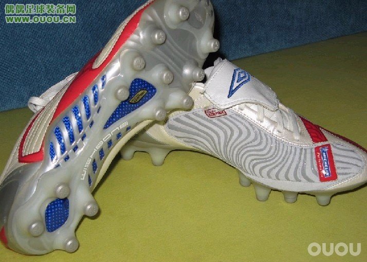 林林总总的鞋子,很乱,大家随便看看。