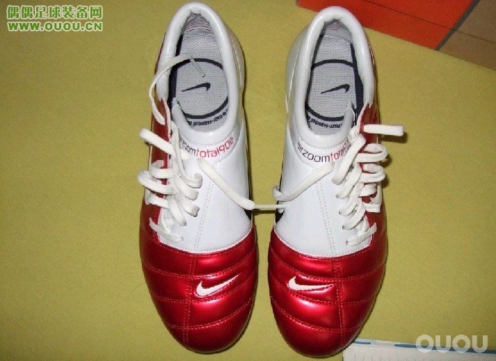 林林总总的鞋子,很乱,大家随便看看。