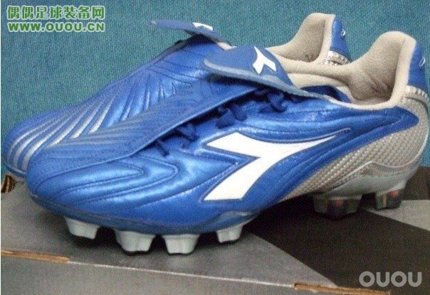 林林总总的鞋子,很乱,大家随便看看。