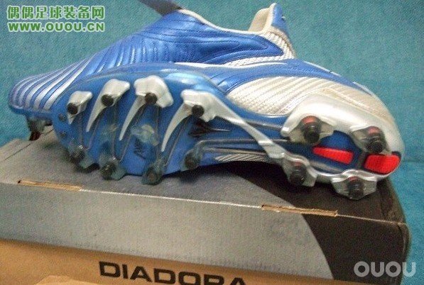 林林总总的鞋子,很乱,大家随便看看。