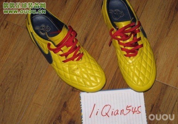 林林总总的鞋子,很乱,大家随便看看。