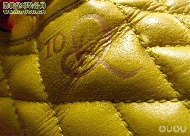 林林总总的鞋子,很乱,大家随便看看。