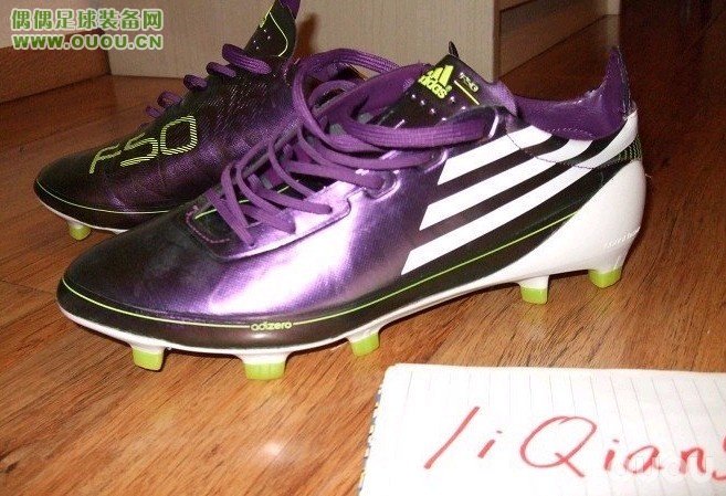 林林总总的鞋子,很乱,大家随便看看。