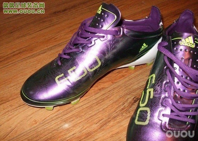 林林总总的鞋子,很乱,大家随便看看。