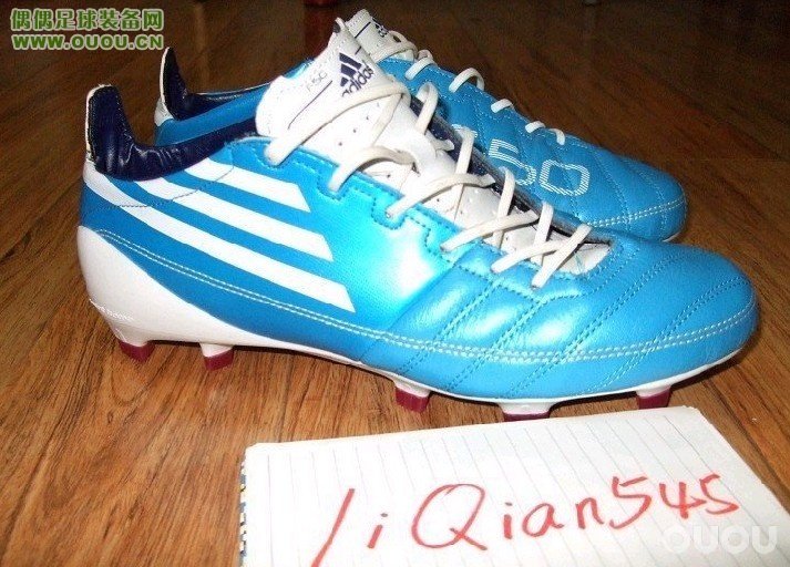 林林总总的鞋子,很乱,大家随便看看。