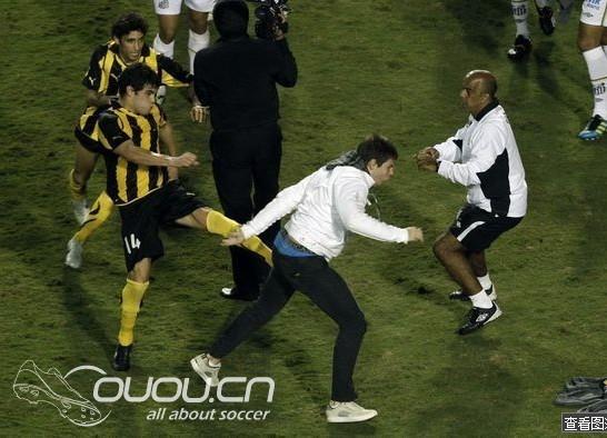 【解放者杯】赛后爆群殴 谁的鞋钉在飞……