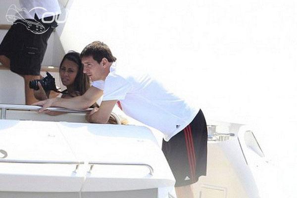 【梅西】携女友大秀亲密 性感翘臀过目难忘