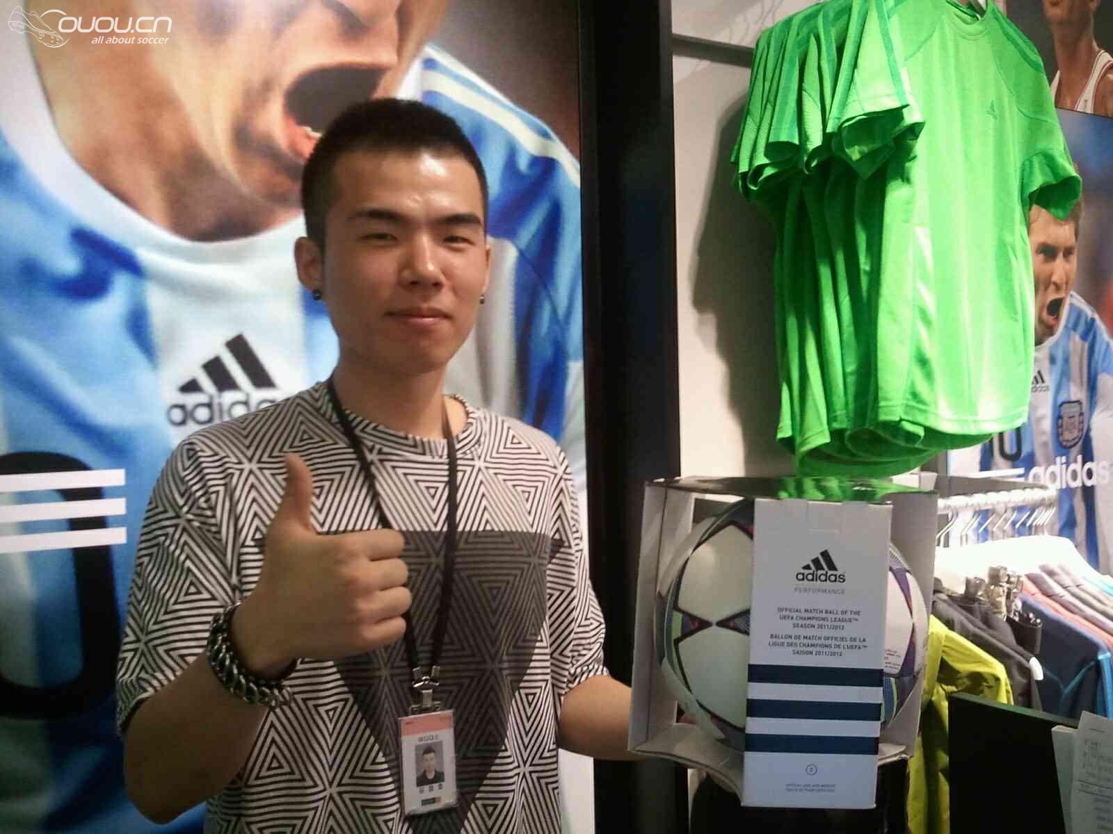 大家帮看看这款足球是什么