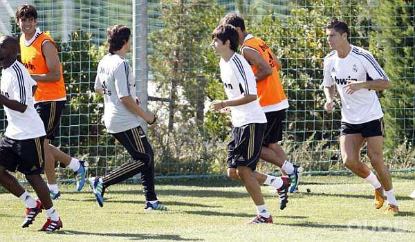 穆帅召齐达内长子入队训练 齐祖到场观摩