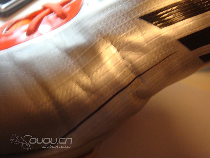 专柜F50合成革裂开、求大侠瞅瞅