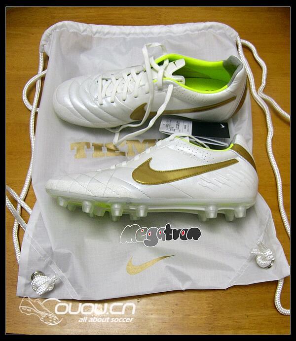 NIKE TIEMPO LEGEND IV HG-E AF(白金色)