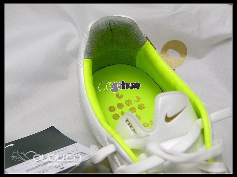 NIKE TIEMPO LEGEND IV HG-E AF(白金色)