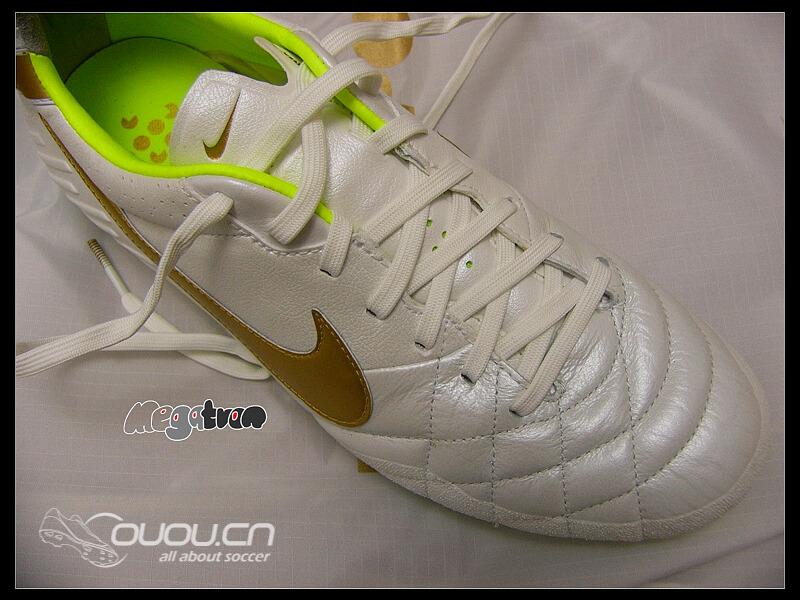 NIKE TIEMPO LEGEND IV HG-E AF(白金色)