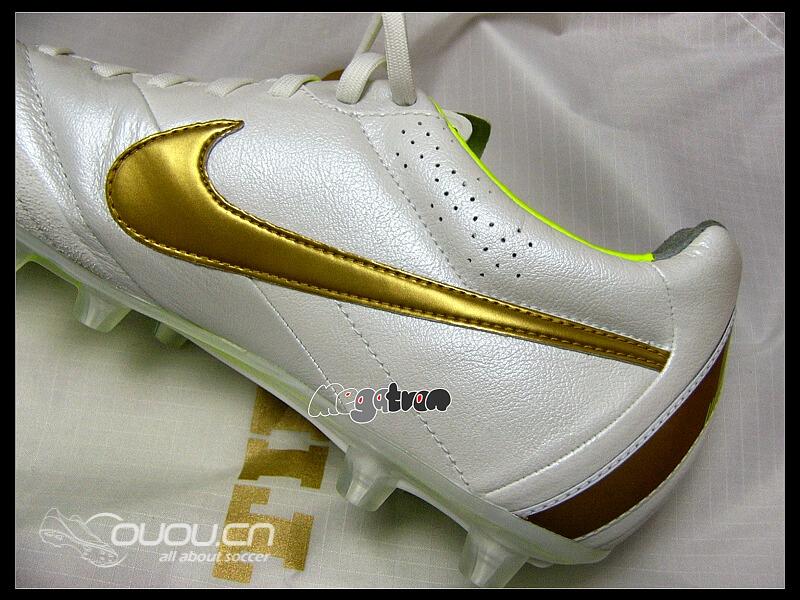 NIKE TIEMPO LEGEND IV HG-E AF(白金色)