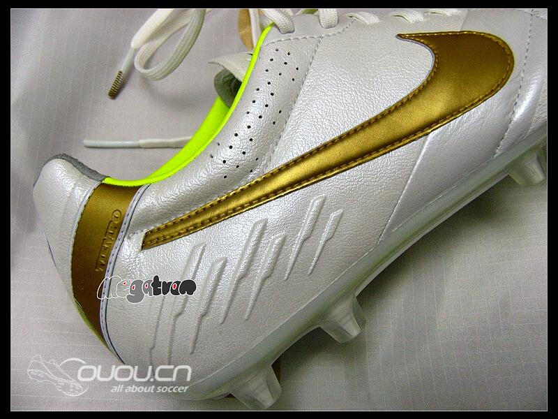 NIKE TIEMPO LEGEND IV HG-E AF(白金色)