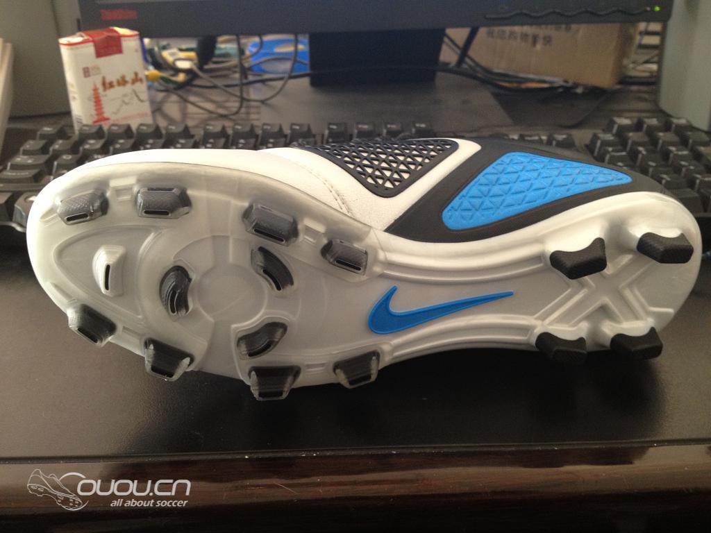 终于收到合脚的鞋了,CTR360 T FG+MEXICO,我勒个高兴啊