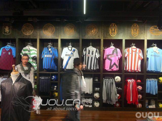 国外一家NIKE商品店