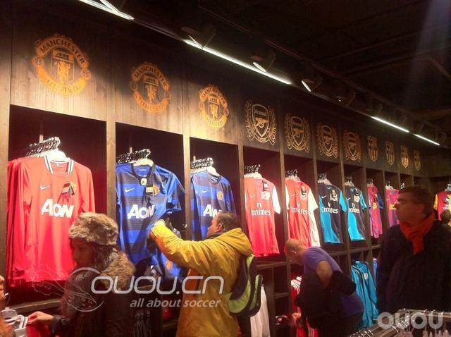 国外一家NIKE商品店